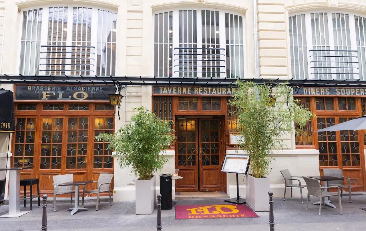 Pretty Mezzanine Studio In The Heart Of Paris Frankrig