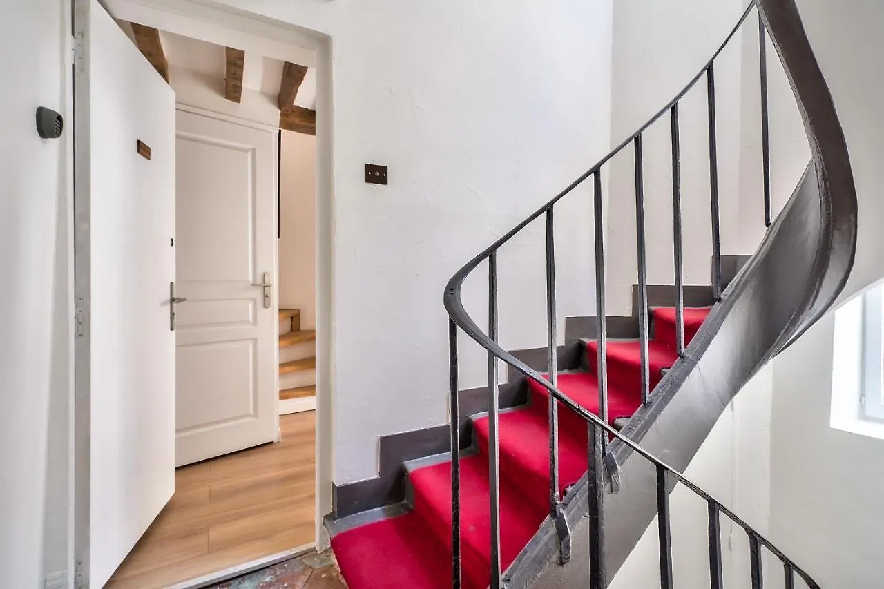 Pretty Mezzanine Studio In The Heart Of Paris Frankrig
